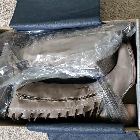 Freebird Coal Boots -Stone - Picture 7 of 15